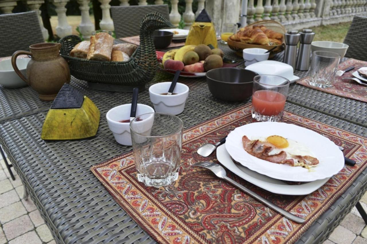 مبيت وإفطار Vianne Chateau De Laroche المظهر الخارجي الصورة